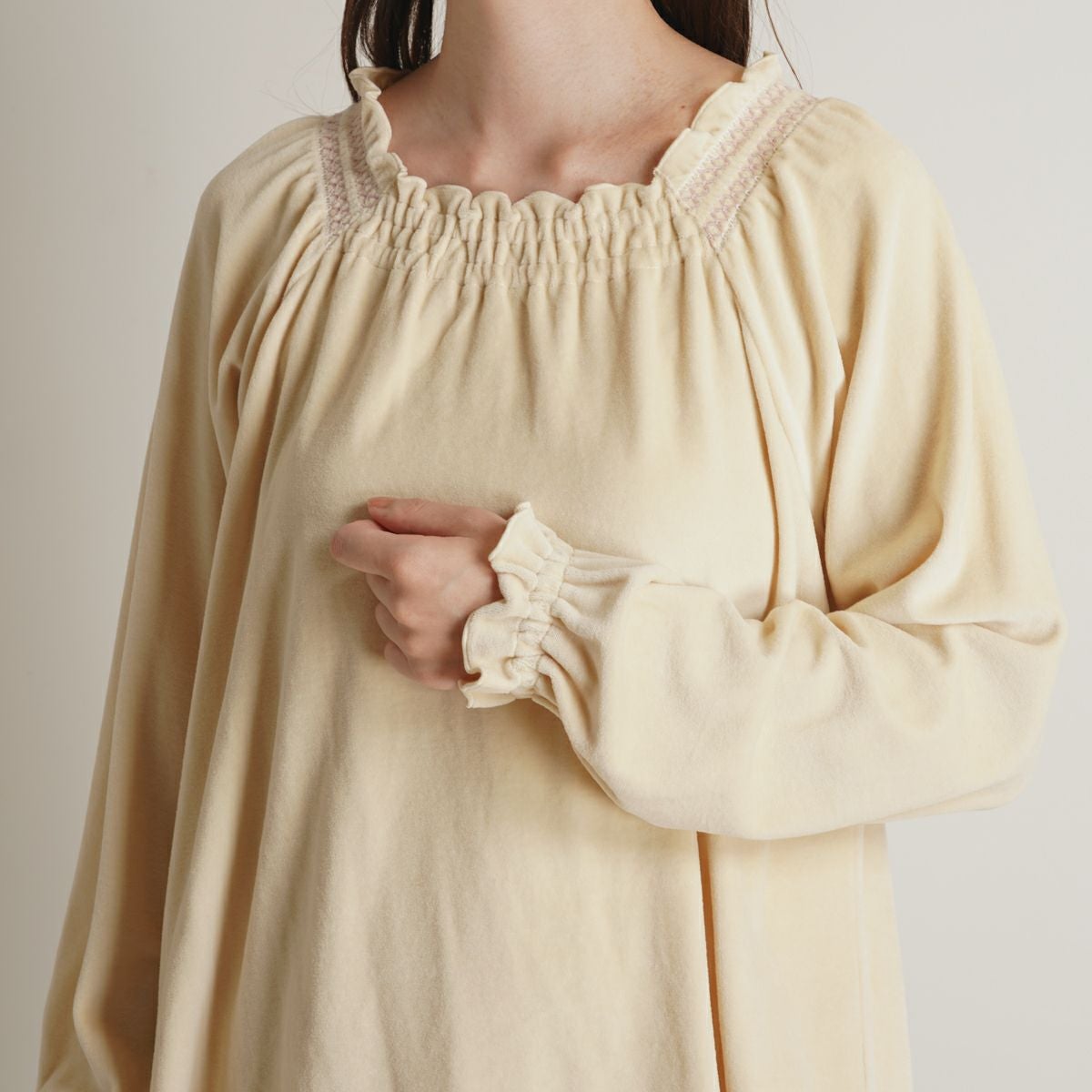 【KUU】ファミリア トップス 長袖 長袖カット Tシャツ｜ファミリア公式オンラインショップ | ファミリア公式サイト